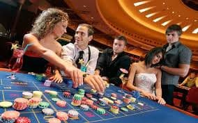 Mobile app interface showing live betting and game categories